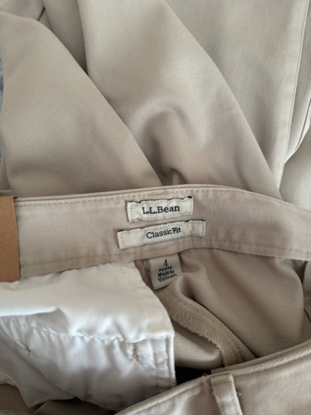 L.L.Bean Classic Fit Chino Pants Women’s Size 4 Petite NWT Khaki Straight Leg - Picture 7 of 8